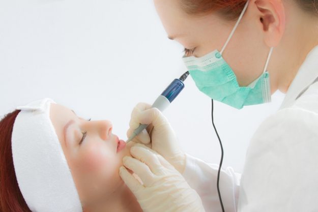 Amy Packer performing permanent makeup on a client Amy Packer performing permanent makeup on a client